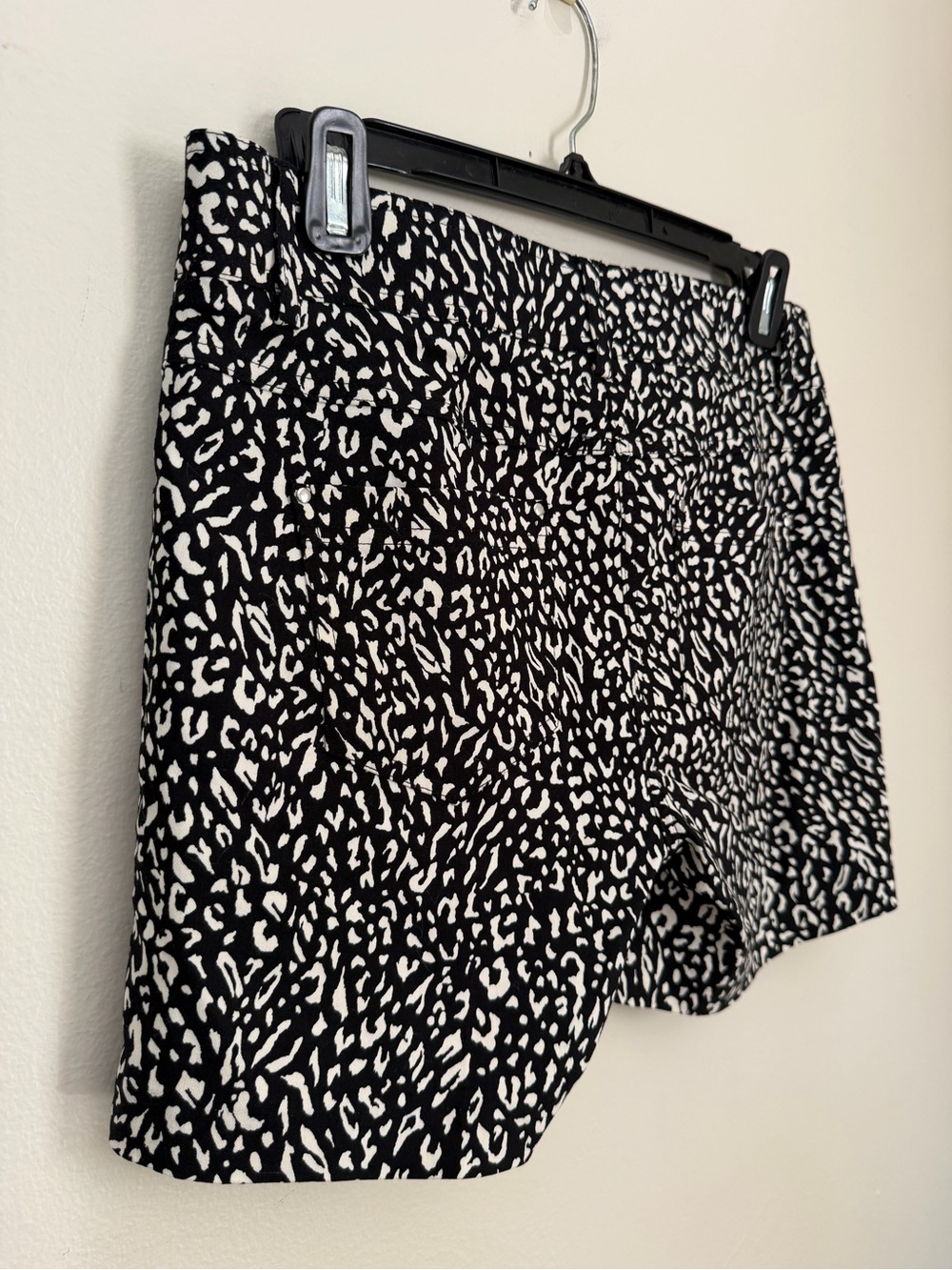 89th & Madison Black and White Animal Print Jean Shorts Size 6 - Picture 9 of 13